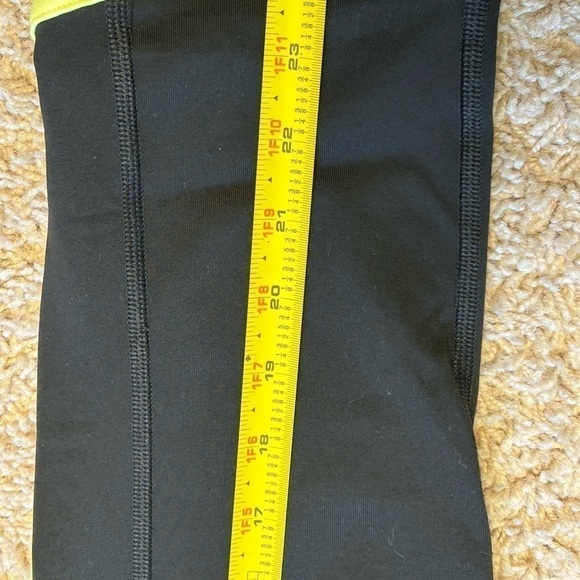 VICTORIA’S SECRET VSX SPORT KNOCKOUT CROP CAPRI LEGGINGS BLACK & VOLT YELLOW, SP - Picture 7 of 8